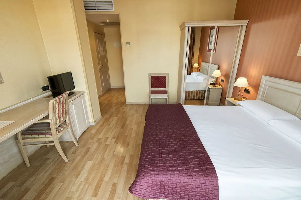 Petit Palace Eixample Barcelona 4*,